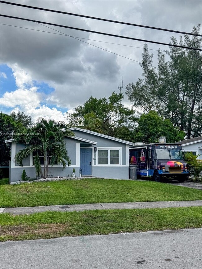 Building Photo - 4710 SW 18th St