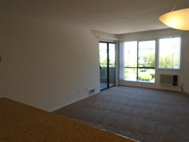Foto del edificio - Nor Cal Realty Inc. - 1 Bedroom 1 bath. Ad...