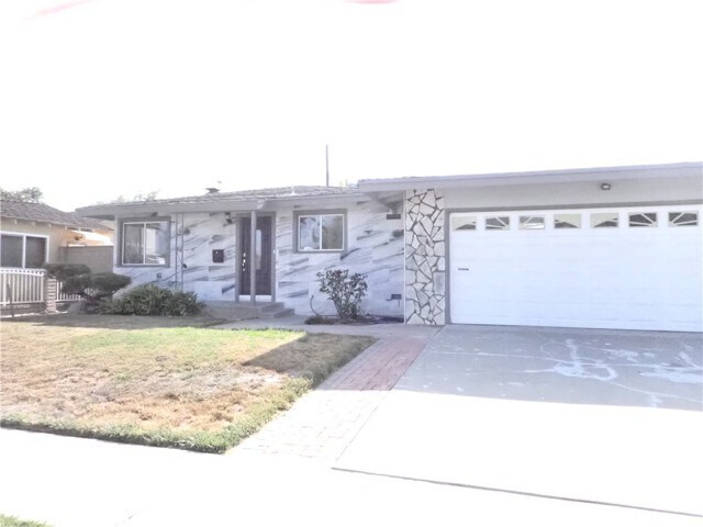 Foto del edificio - 16561 Monroe Ln