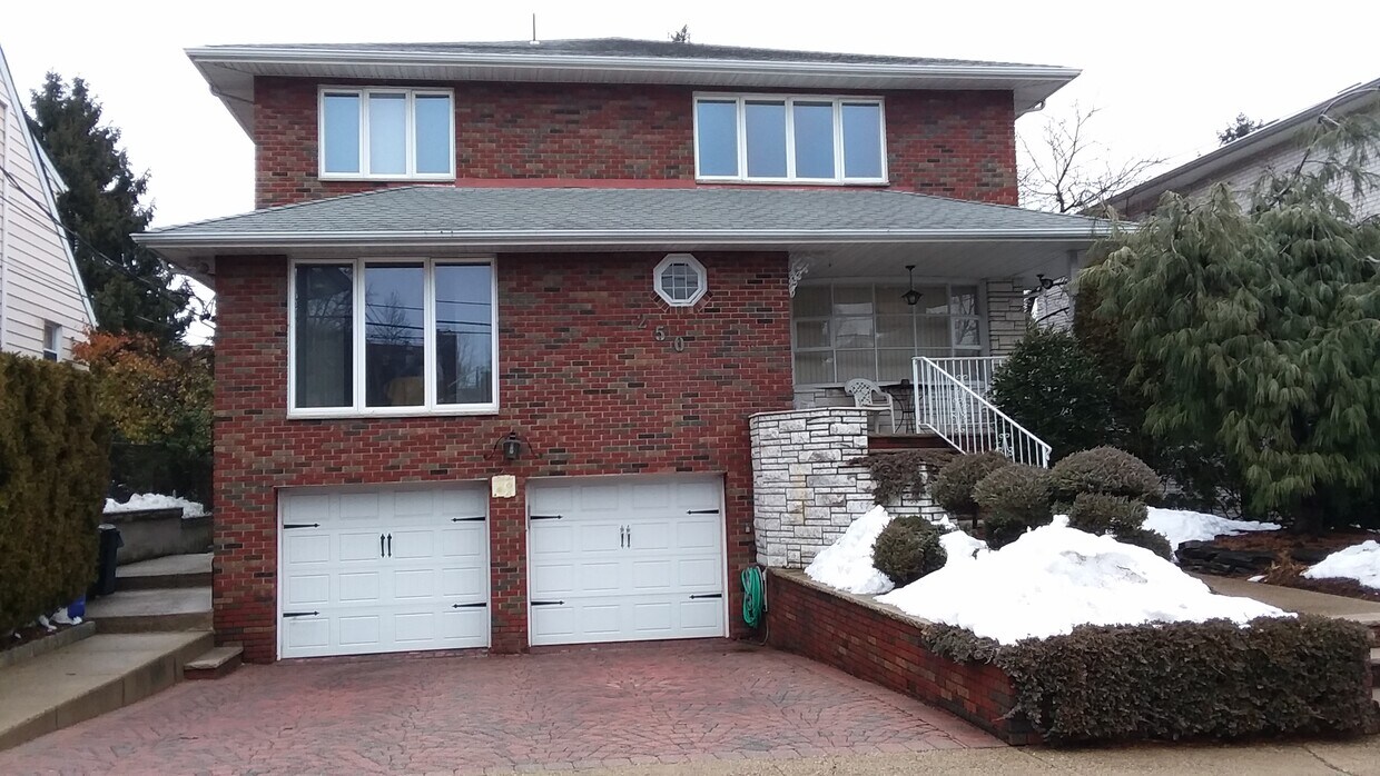 Primary Photo - 250 Maple St