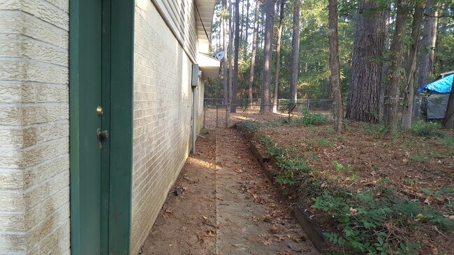 Building Photo - 4 bedroom 2 bath in Tall Timbers
