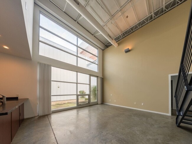Building Photo - 415 S Front St