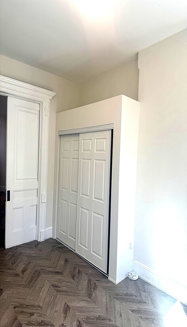 Foto del edificio - 18A Vernon Ave