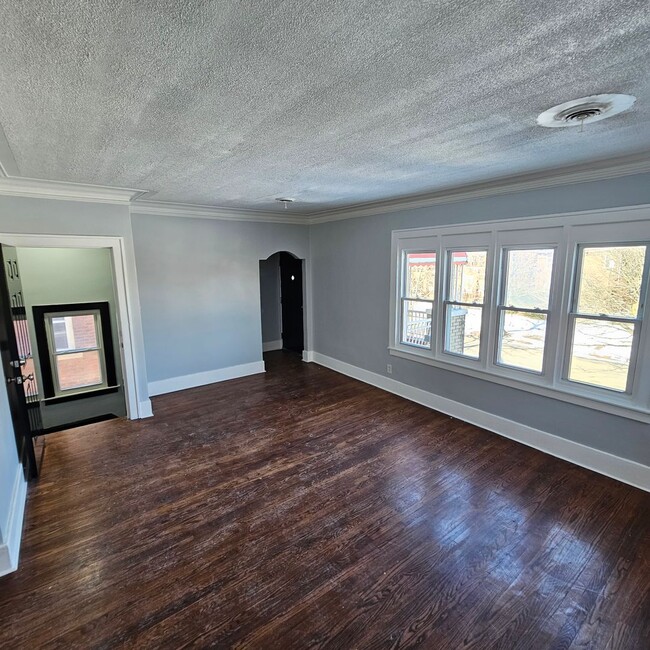 Building Photo - CORTLAND FLAT