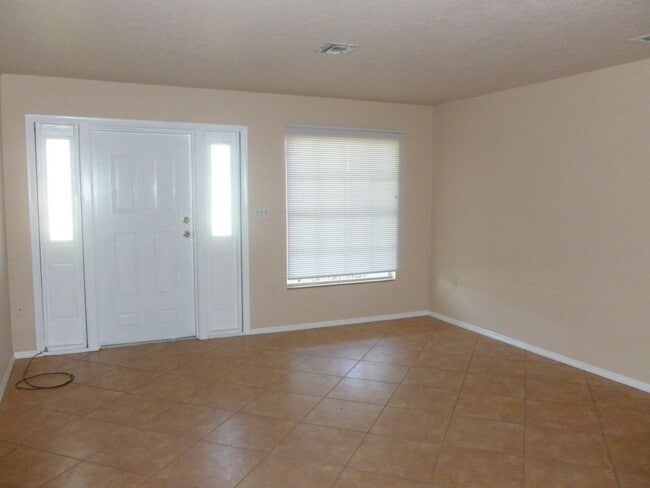 Building Photo - Outstanding Pool Home in San Carlos for Yo...