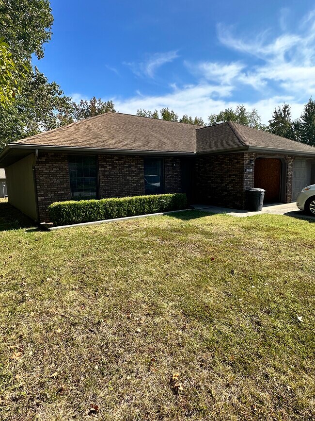 1016 N 16th St, Murphysboro, IL 62966 Townhome Rentals in Murphysboro