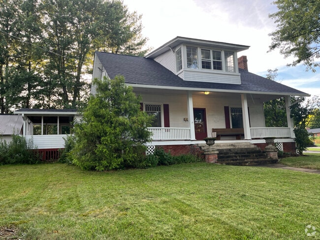 Building Photo - 628 Pisgah Dr