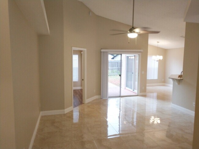 Foto del edificio - 3 Bed 2 Bath Lake Mary Home and Schools - ...