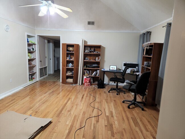 Building Photo - 1528 Larhonda Dr