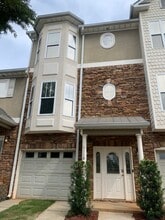 Building Photo - 1110 Azalea St