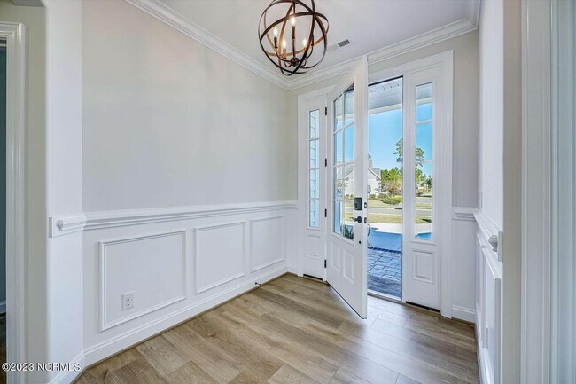 Foto del edificio - 5309 Barcroft Lake Dr