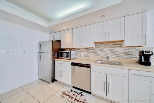 Building Photo - 1351 NE Miami Gardens Dr