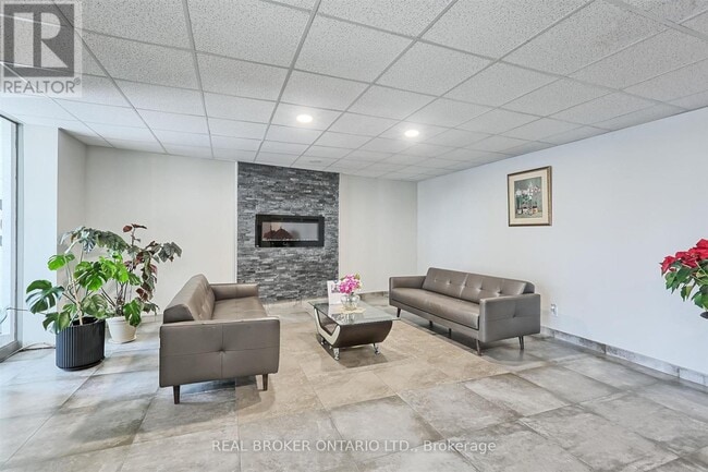 Building Photo - 3065 Queen Frederica Dr