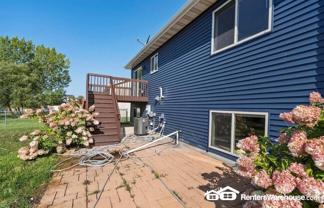 Building Photo - 3832 McIntosh Dr NW