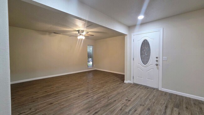 Building Photo - Newly Renovated NE San Antonio 3 bedroom home in established neighborhood-You do not want to miss...