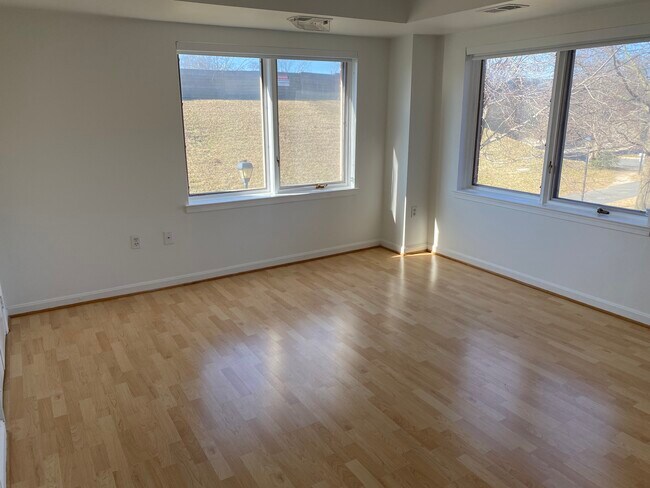 Building Photo - 505 east braddock road #102
