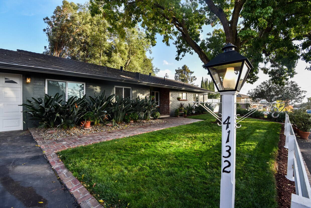 Primary Photo - 4132 Hidden Valley Ln