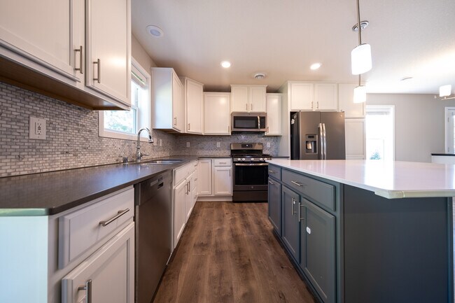 Foto del edificio - 5874 Royalton Rd NE