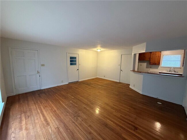 Foto del edificio - 2465 Rothfield Pl