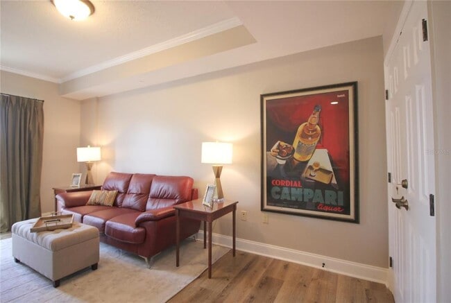 Foto del edificio - 215 W College Ave