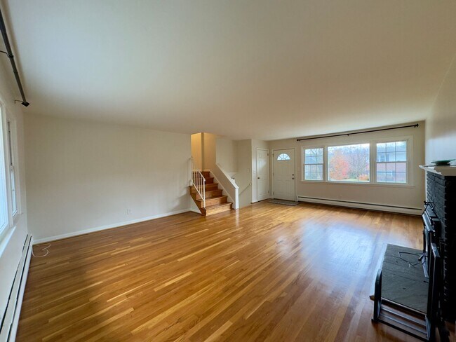 Building Photo - Spacious 3Bed/2.5Bath in Towson