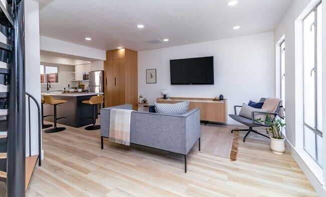 Foto del edificio - 7347 Gail Way