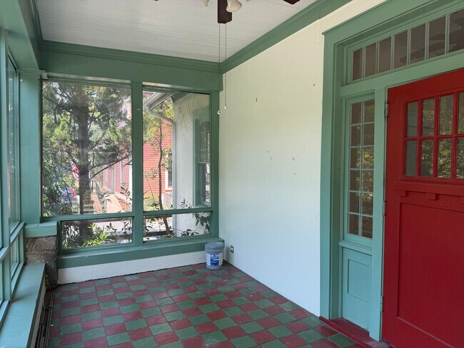 Foto del edificio - 584 N Milledge Ave