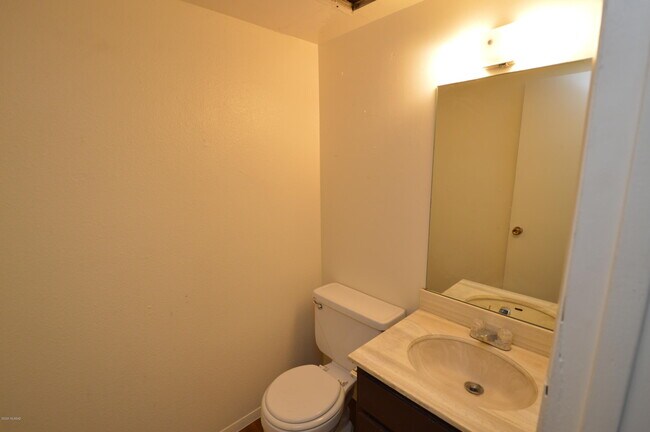 Foto del edificio - 1620 N Wilmot Rd