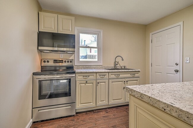 Foto del edificio - 214 Taylor Ave