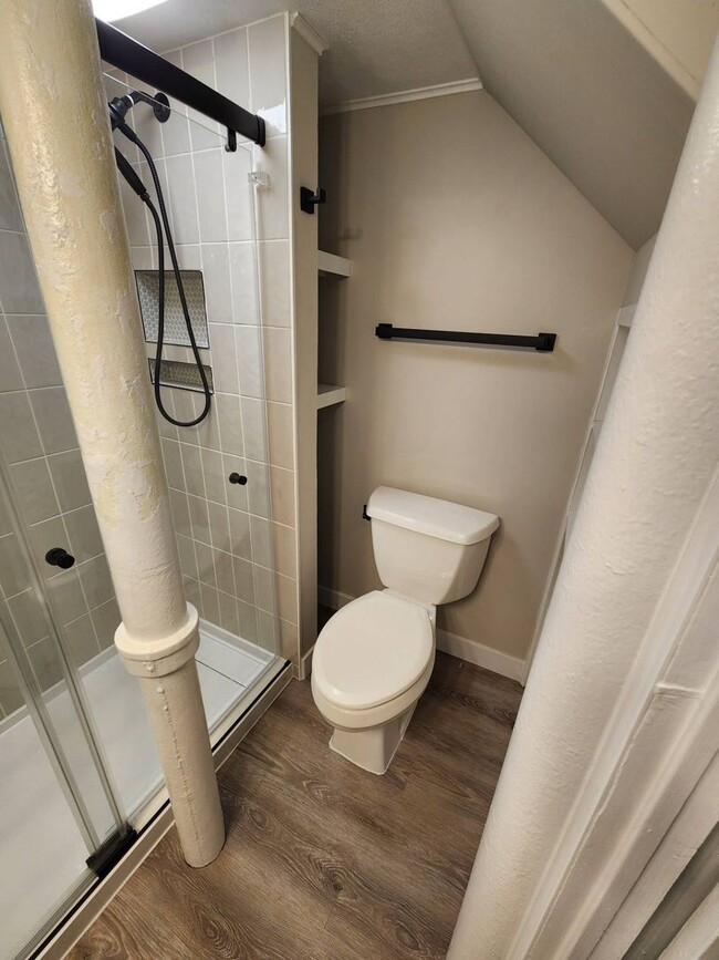 Building Photo - Newly Renovated 3-Bedroom Property in Prim...