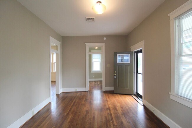 Foto del edificio - 3 bedroom, 1 bathroom House Downtown Harri...