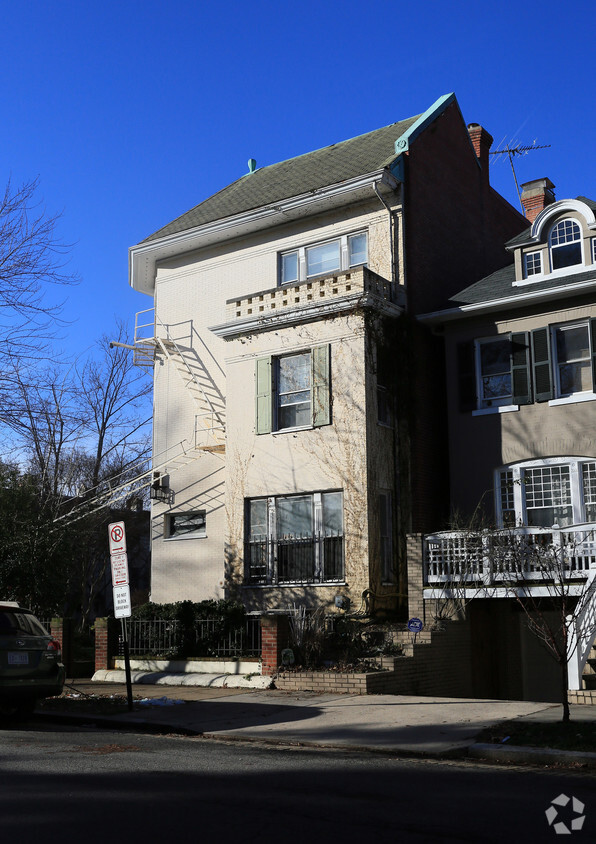 Building Photo - 1901 Biltmore St NW
