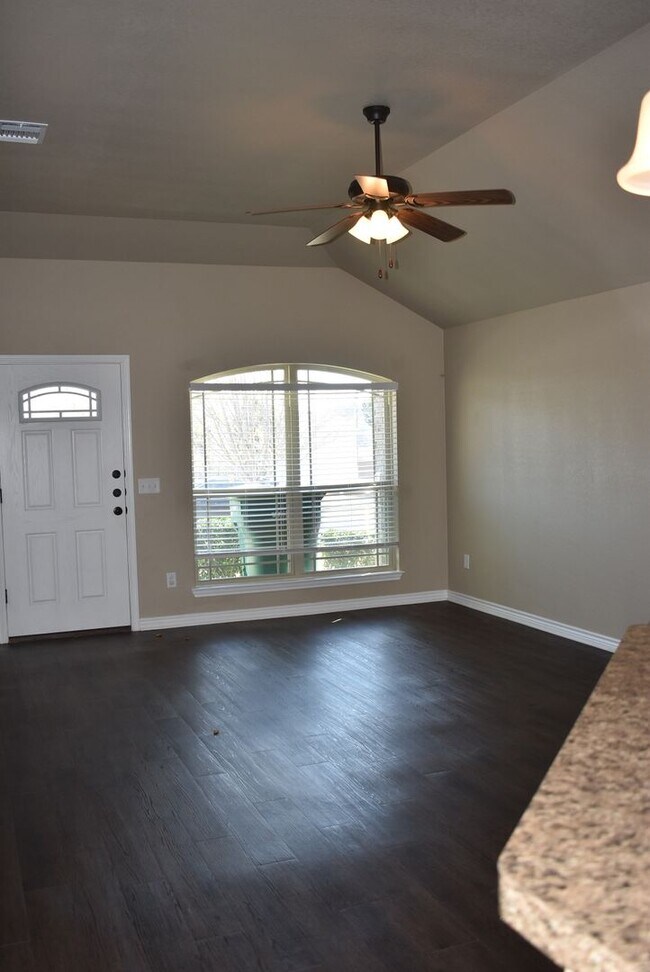 Building Photo - 1808 Seminole Cir