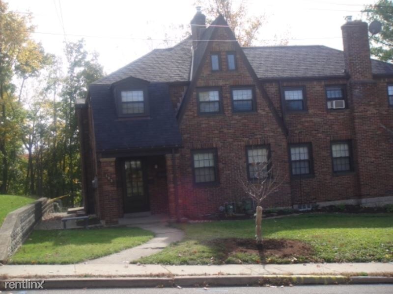 Foto principal - 3 br, 1.5 bath Townhome - 143 Cedar Blvd.