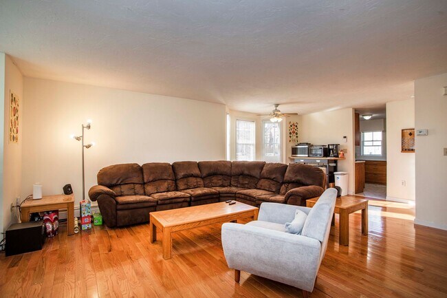 Building Photo - 4-Bed + 2-bath Mission Hill