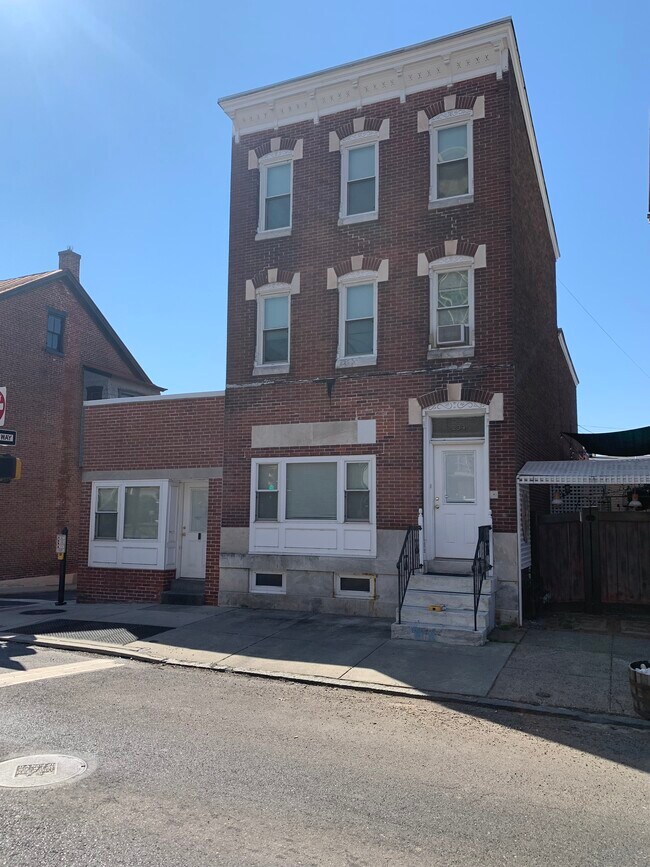 Building Photo - 234 King St