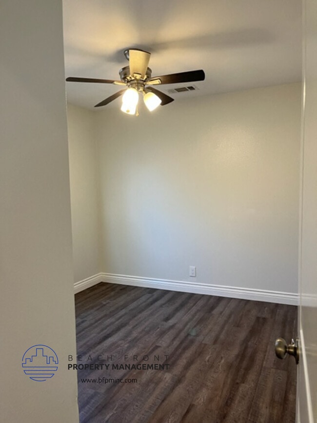 Building Photo - 9928-9934 Rose St.