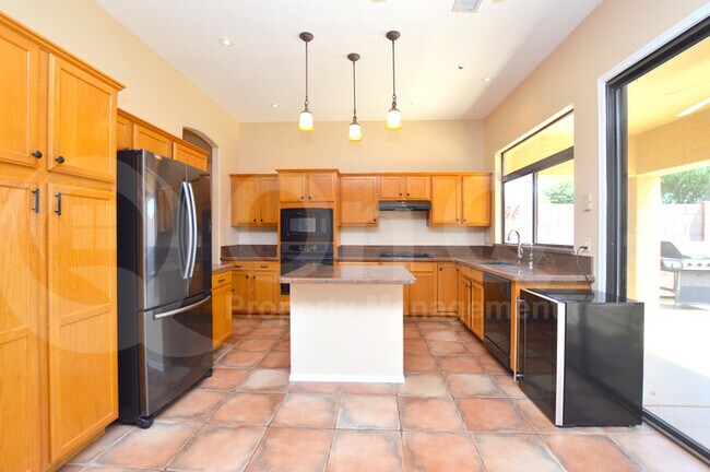 Building Photo - 4215 E Hamblin Dr
