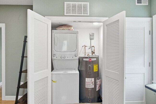 Building Photo - 309 Adams St