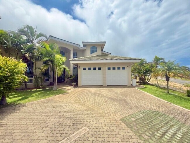 Foto del edificio - Partially Furnished 3 Bedroom / 2.5 Bathroom Custom Home in Sandhill Estates gated community!