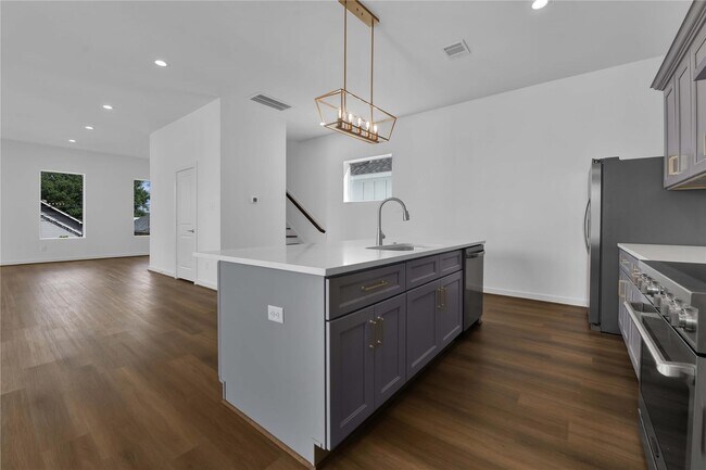 Building Photo - 207 Edgewood St