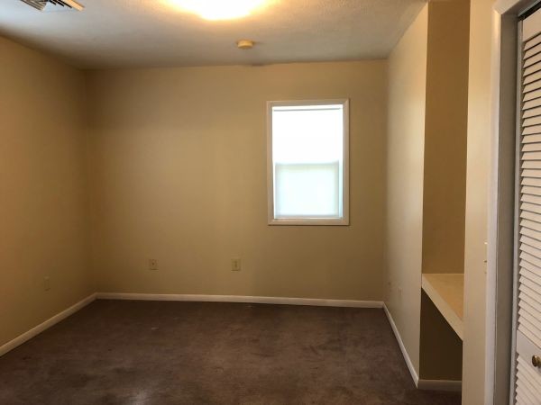 Building Photo - 810 Sycamore Pl