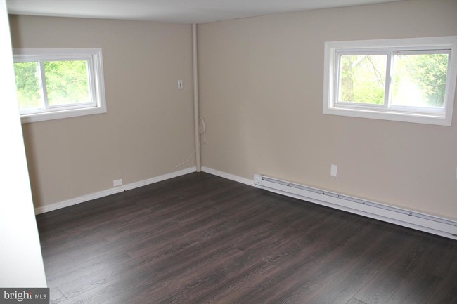 Building Photo - 1122 TAYLORSVILLE Rd