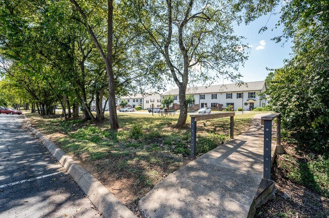 Foto del edificio - Smoky Crossing Apartment Homes