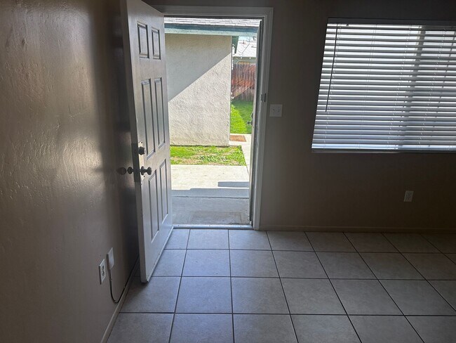 Foto del edificio - 306 Woodrow Ave