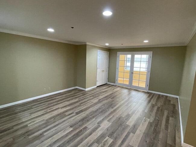 Building Photo - 44 W 300 S
