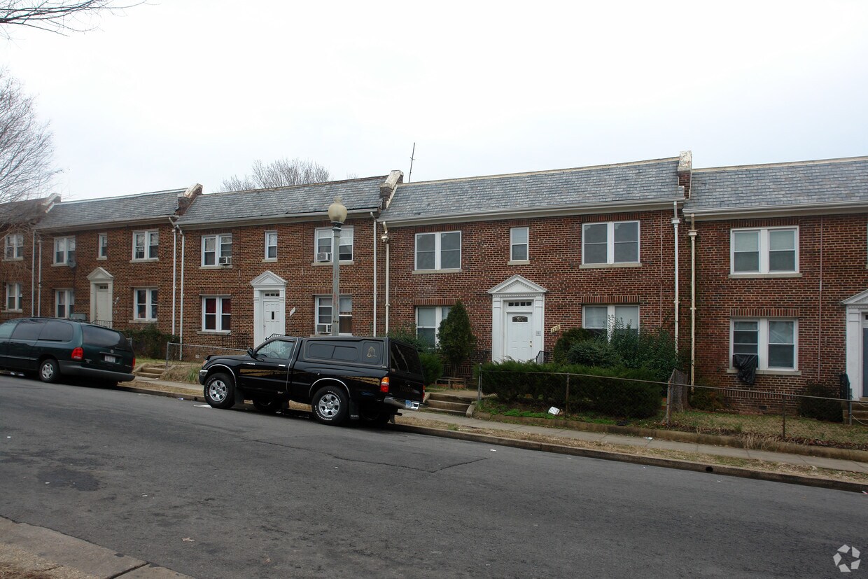 Building Photo - 1313 Orren St NE