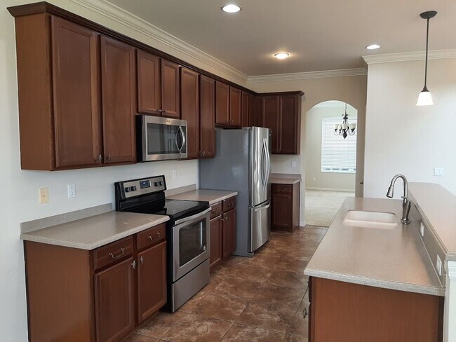 Building Photo - Coming OCT  ! 2 Story 5/  3.5  home in gated community