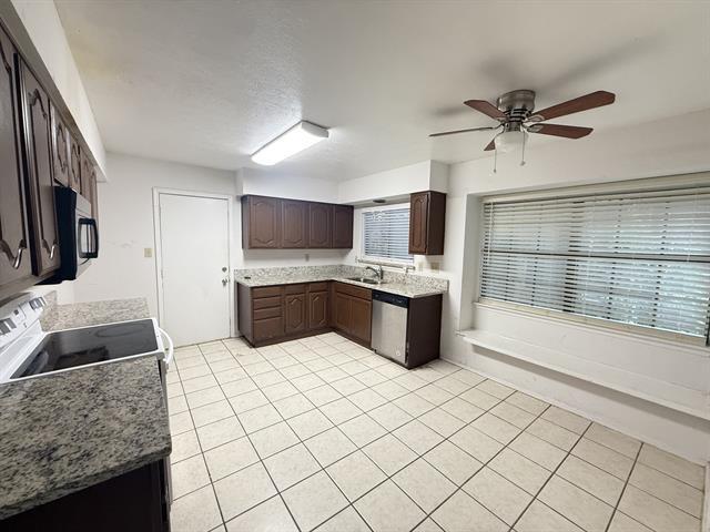 Building Photo - 1616 Fannin Cir