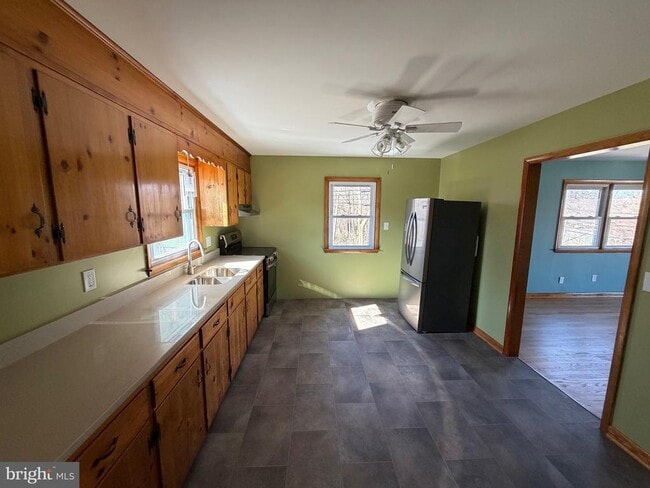 Building Photo - 18 N C and P Ln